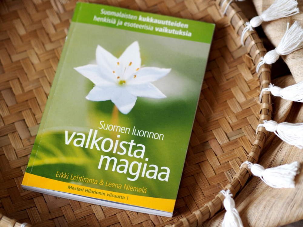 suomen-luonnon-valkoista-magiaa-kirjaesittely-www.rajatieto.fi